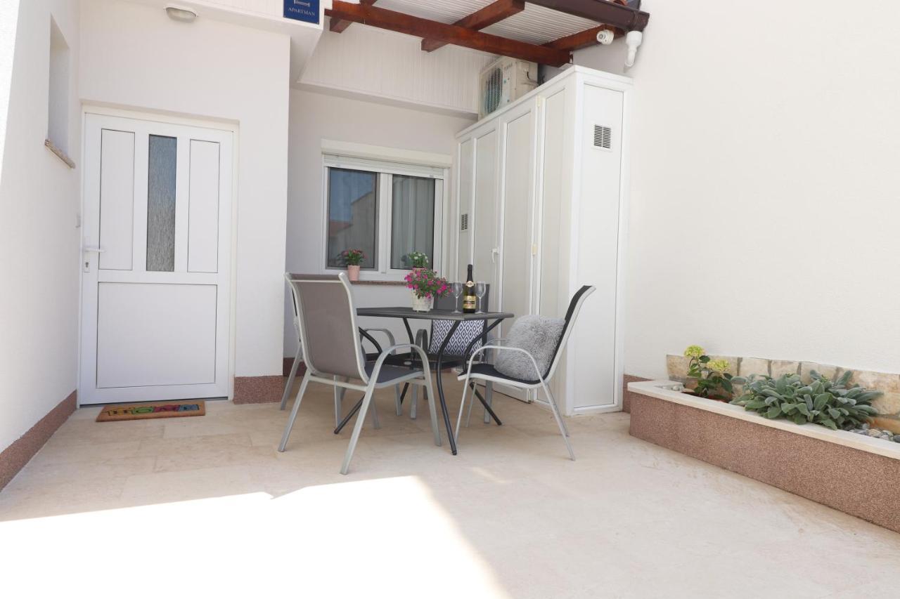 Apartment Vlado เวอร์ซาร์ ภายนอก รูปภาพ
