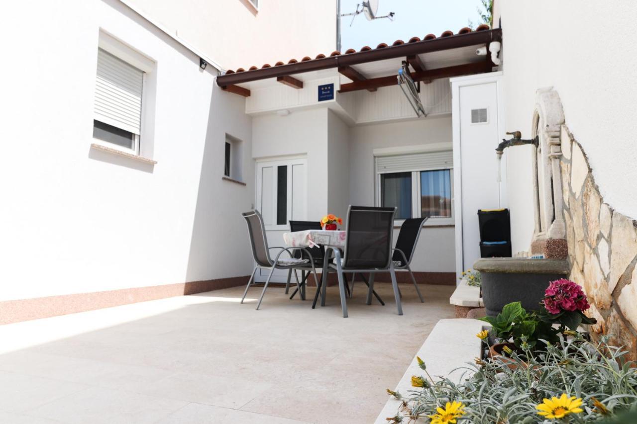 Apartment Vlado เวอร์ซาร์ ภายนอก รูปภาพ