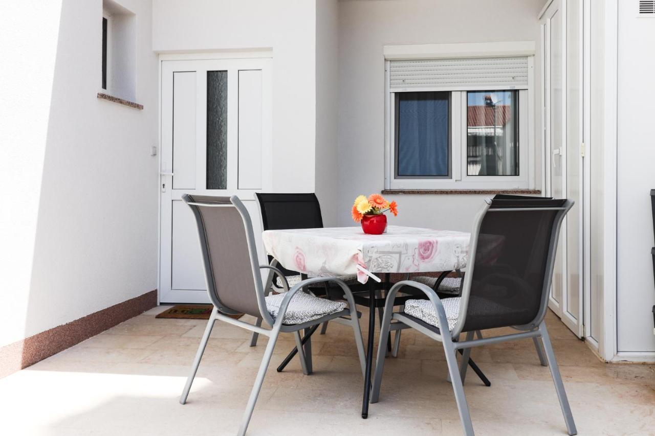 Apartment Vlado เวอร์ซาร์ ภายนอก รูปภาพ